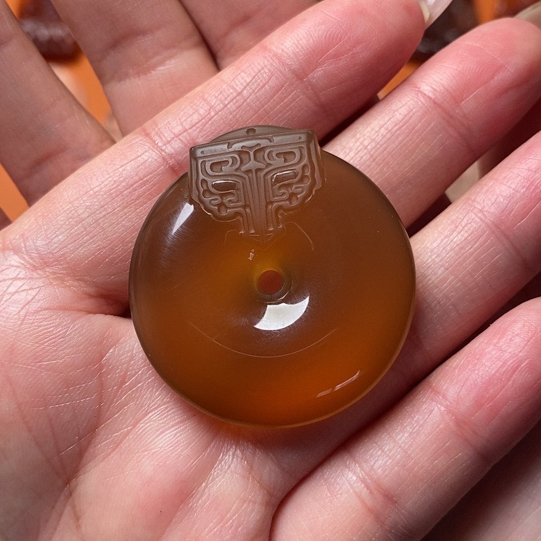 玛瑙/玉髓未镶嵌颈饰平安扣