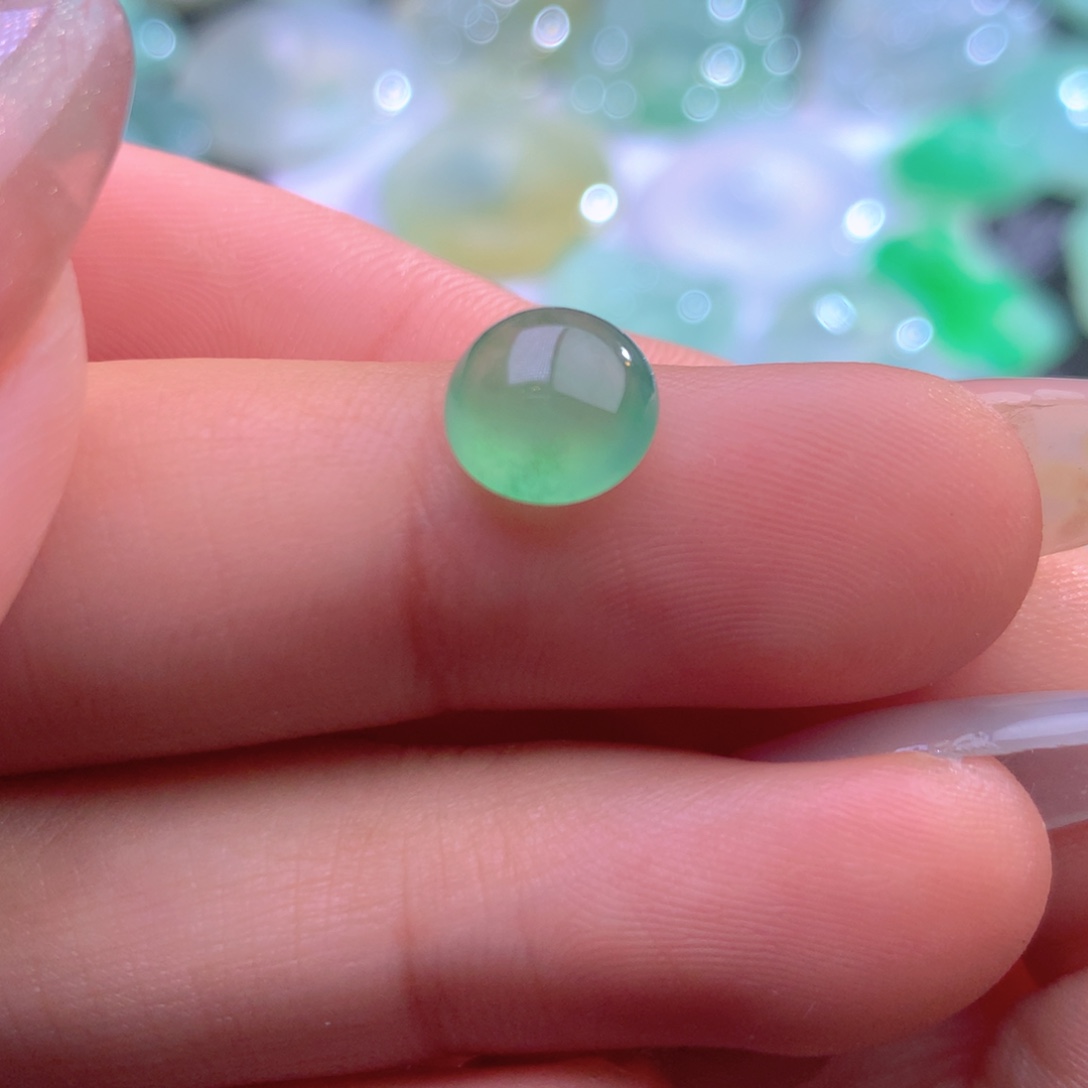 翡翠未镶嵌颈饰缅甸