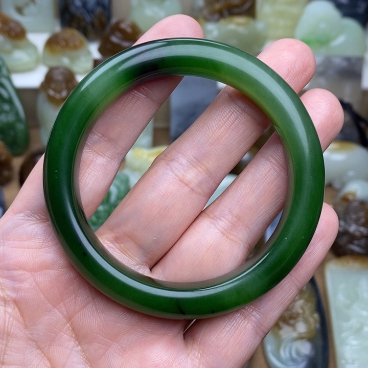 梅***苏和田玉未镶嵌颈饰