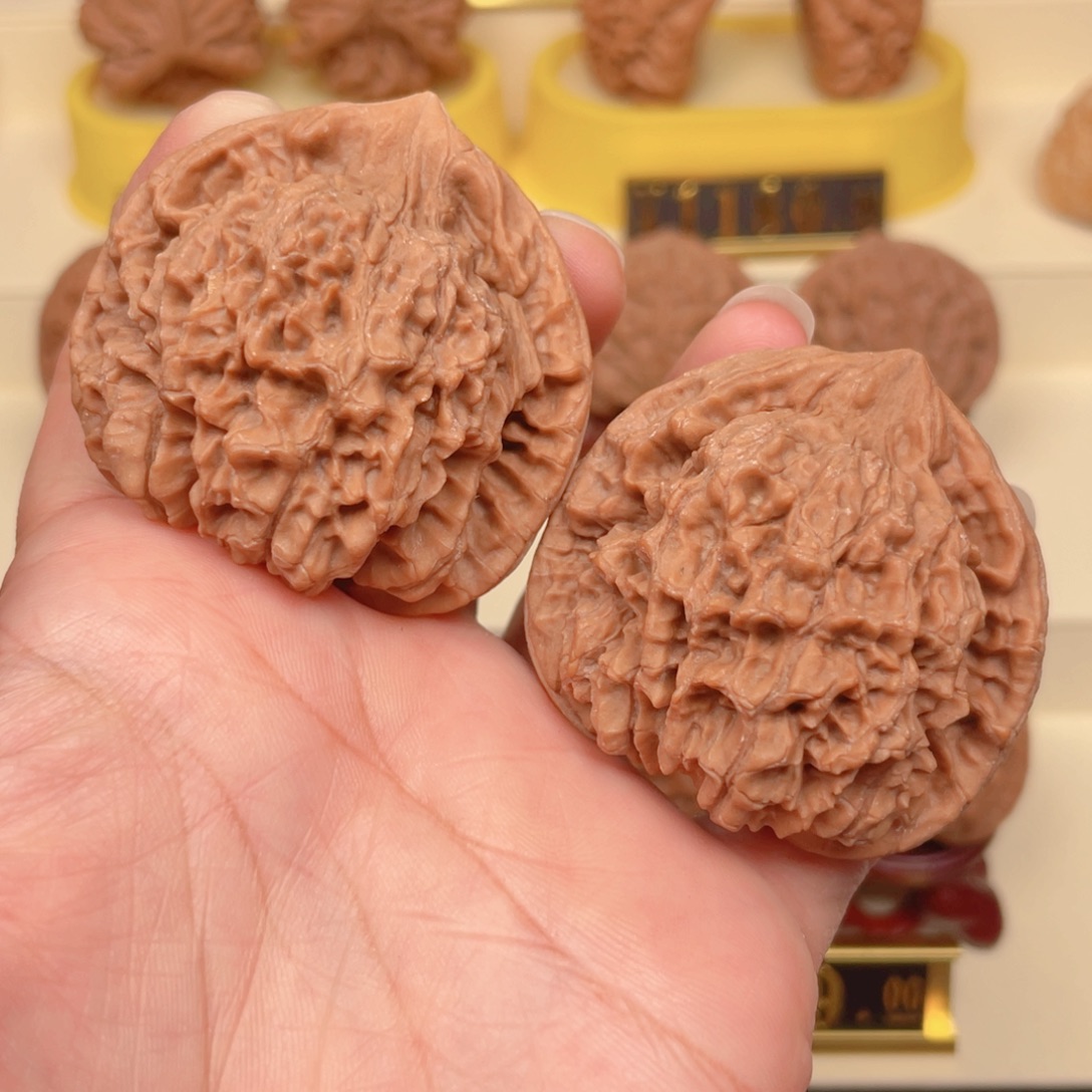 文玩核桃把件桃心官帽48