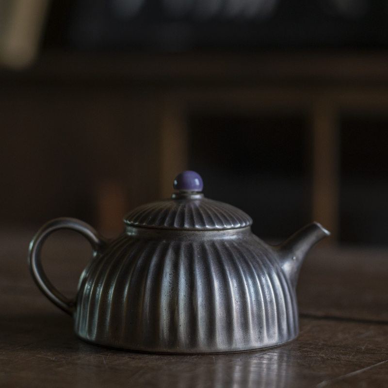 阿茶 雲由紫色顶珠菊纹壶（丁香紫菊瓣壶）（雲由S0050）