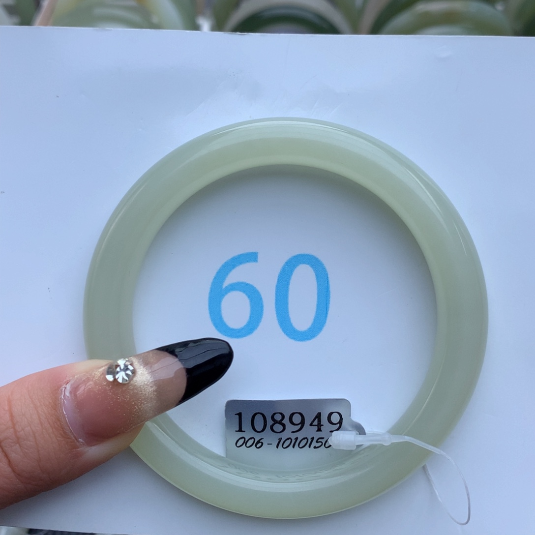 和田玉手镯未镶嵌最****人