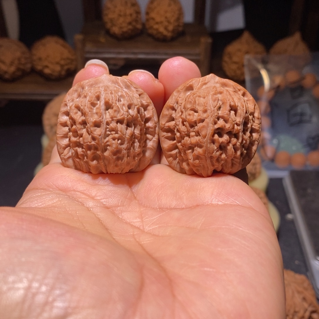 文玩核桃吊坠血麒麟35