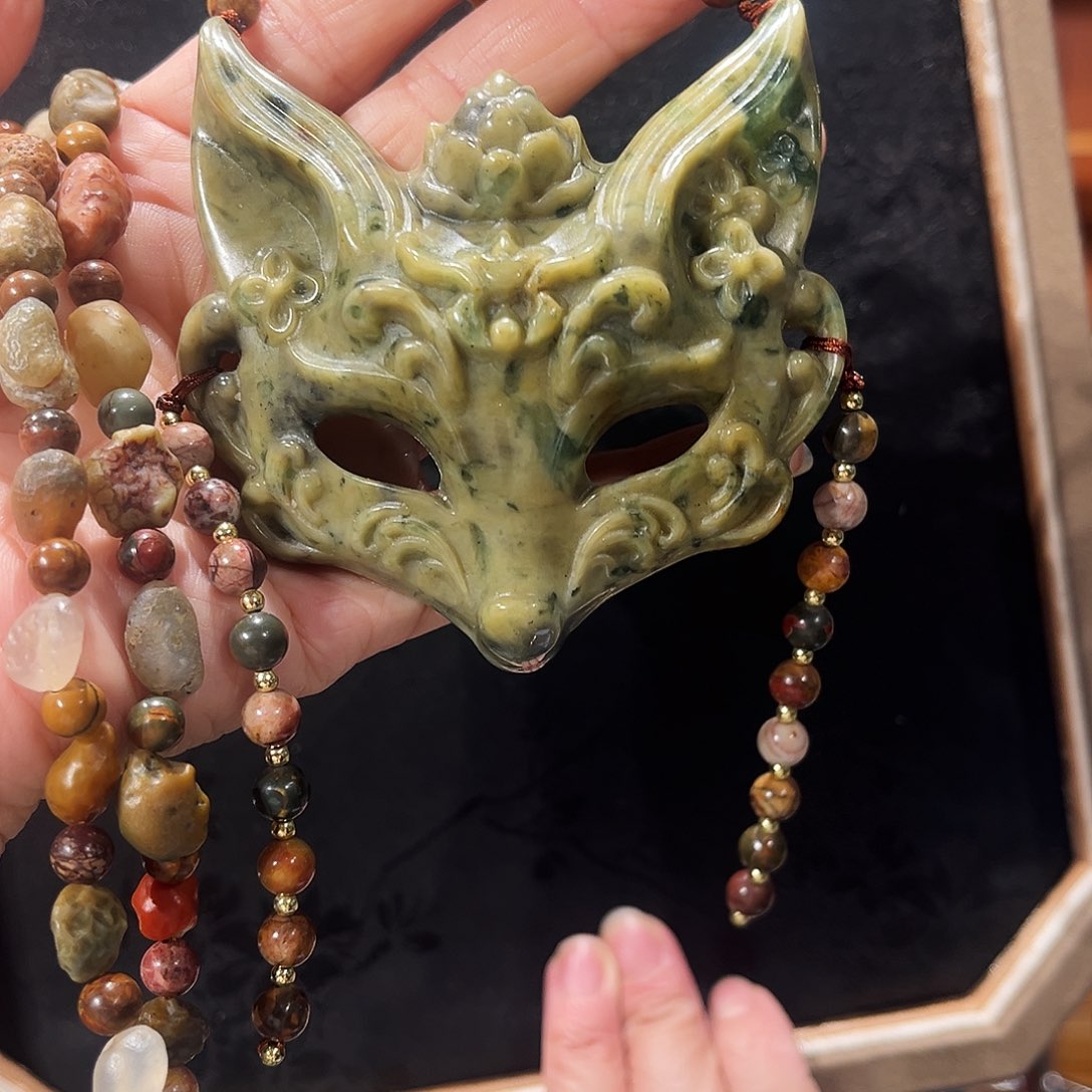 颈饰未镶嵌和田玉