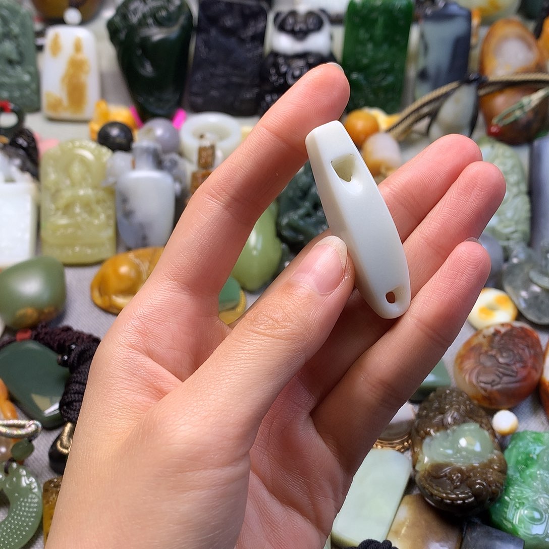 颈饰未镶嵌和田玉