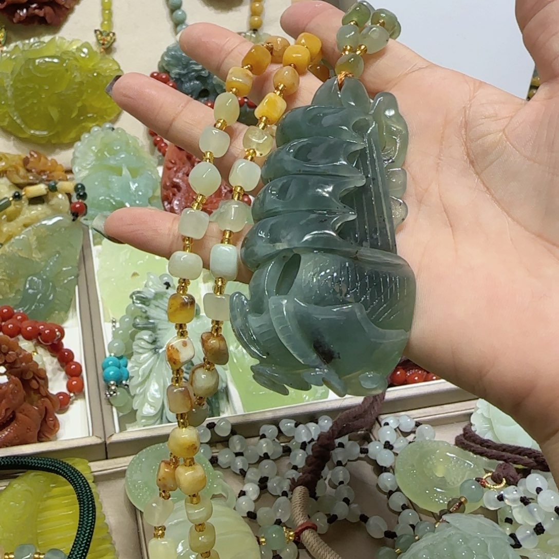 未镶嵌蛇纹石玉吊坠吃**福