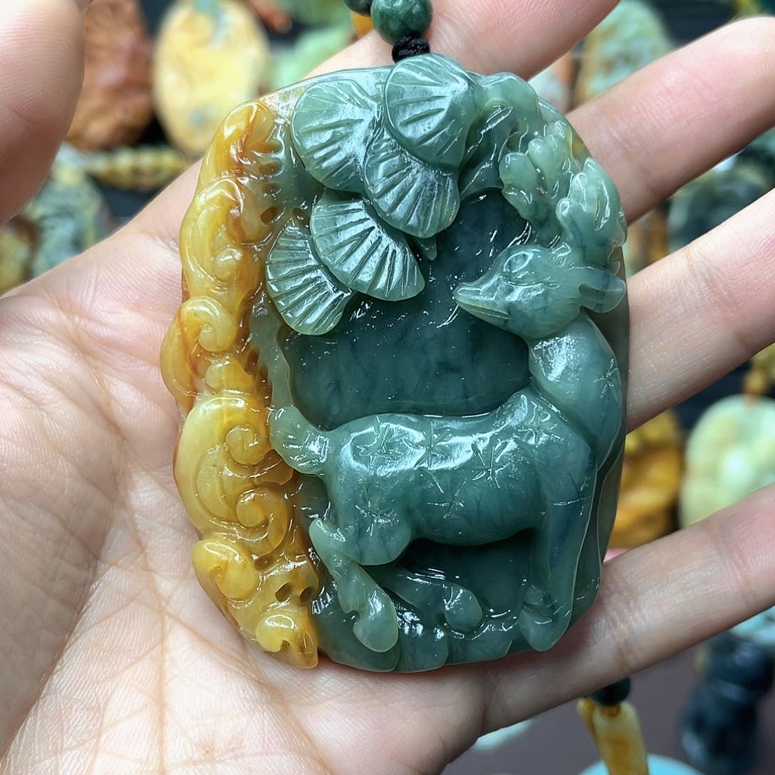 蛇纹石玉颈饰未镶嵌