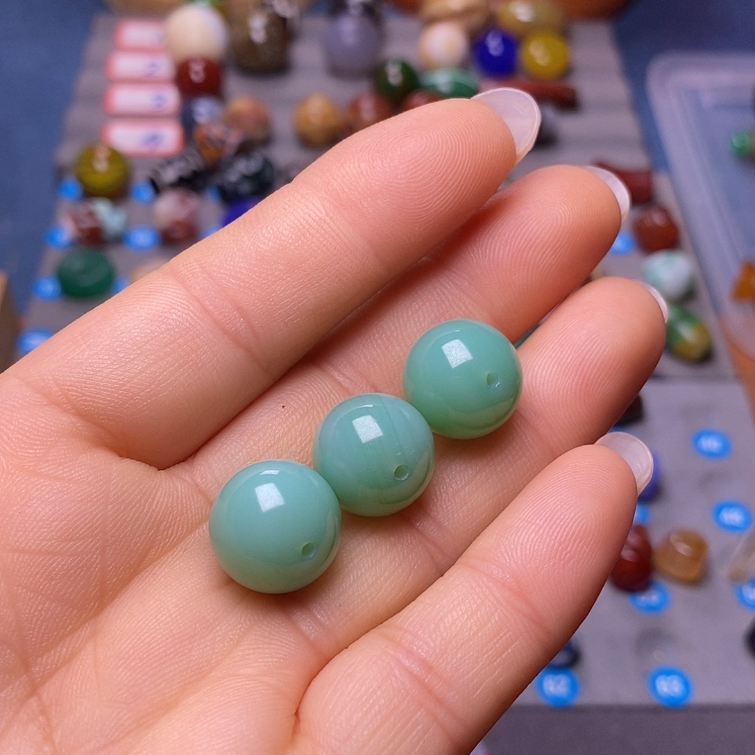 对***入玛瑙/玉髓未镶嵌颈饰