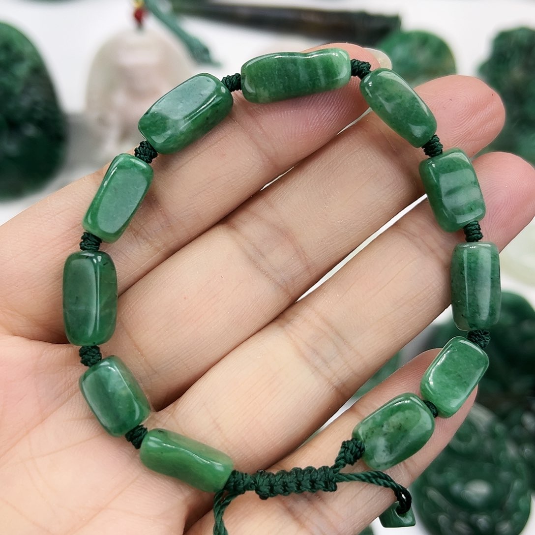 独山玉颈饰未镶嵌