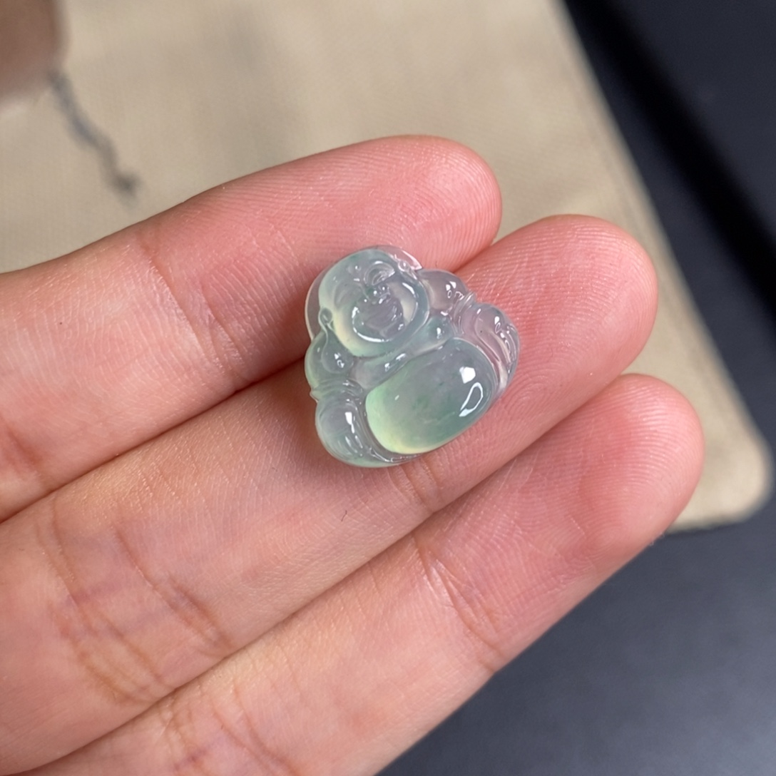 翡翠未镶嵌颈饰佛公