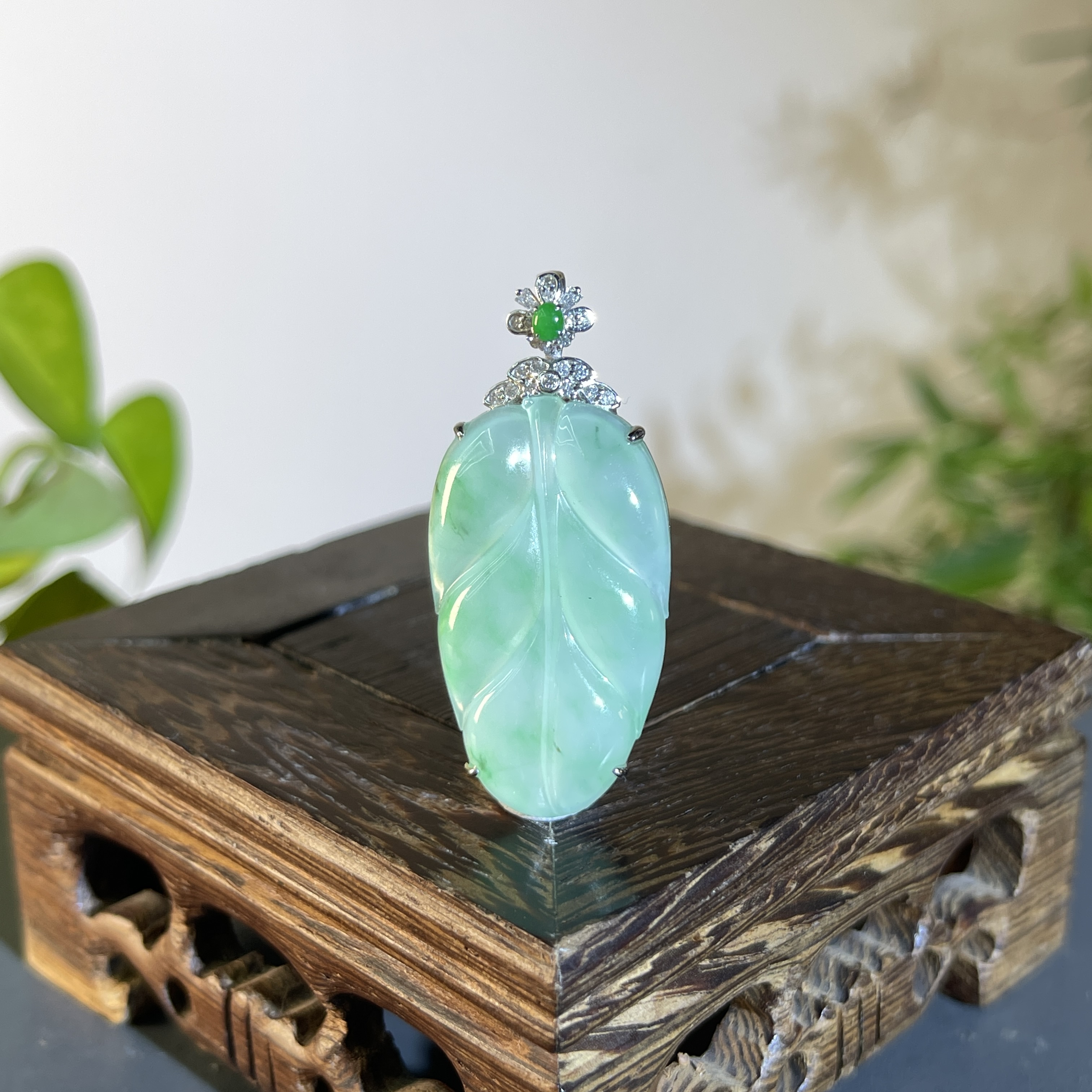 JXA10-151  天然缅甸A货翡翠 18K含钻镶嵌金枝玉叶