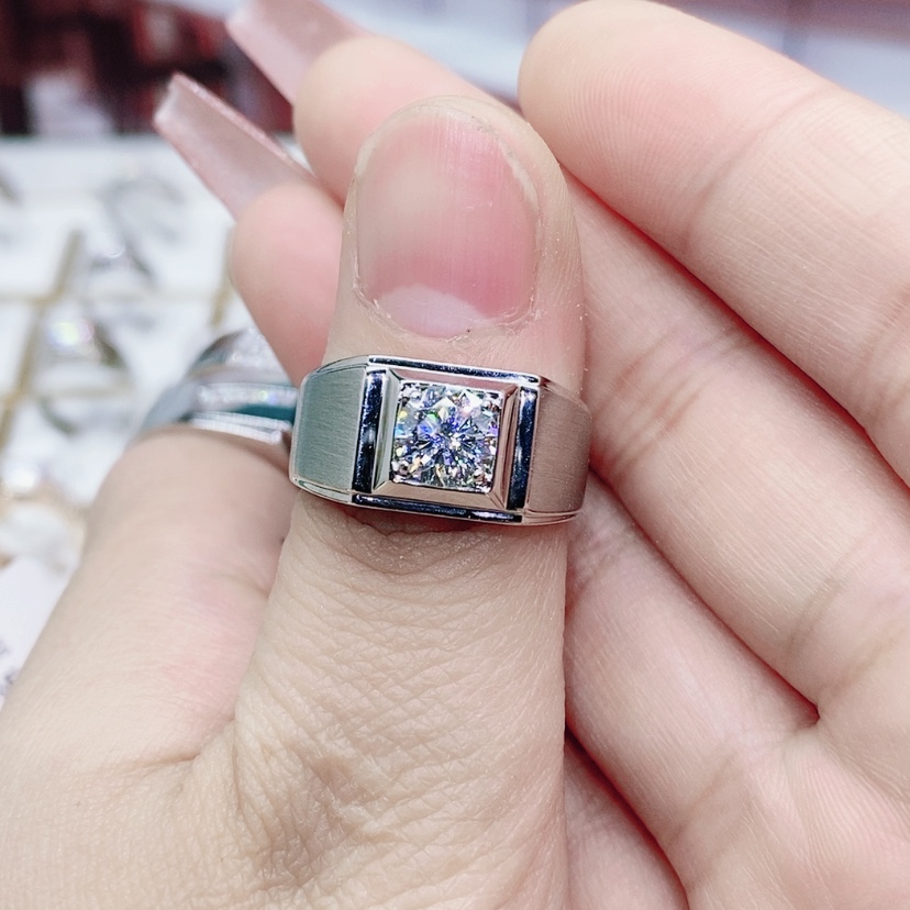 【闪购商品】合成碳硅石戒指/指环18K金镶嵌