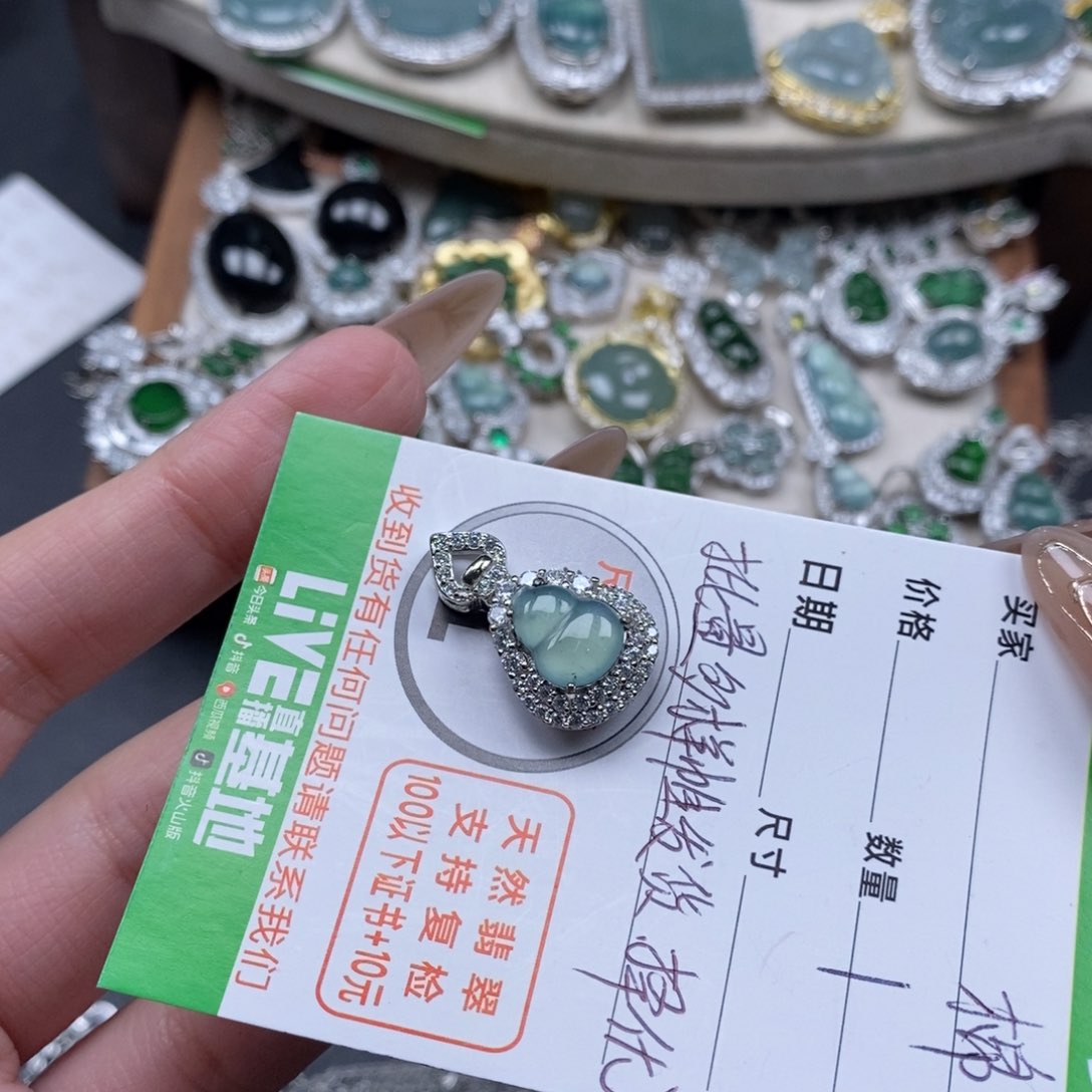 翡翠颈饰未镶嵌翡翠