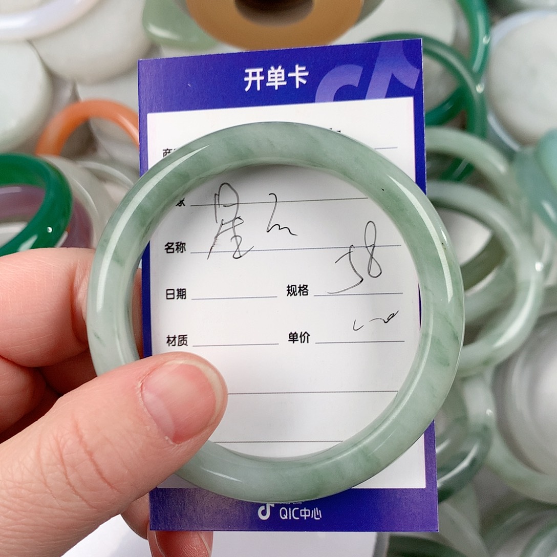 石英质玉手镯未镶嵌✨**云