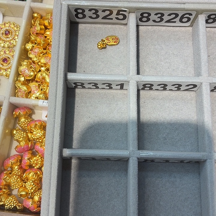 铜合金8325强保色发    1  个壹笔壹吊坠