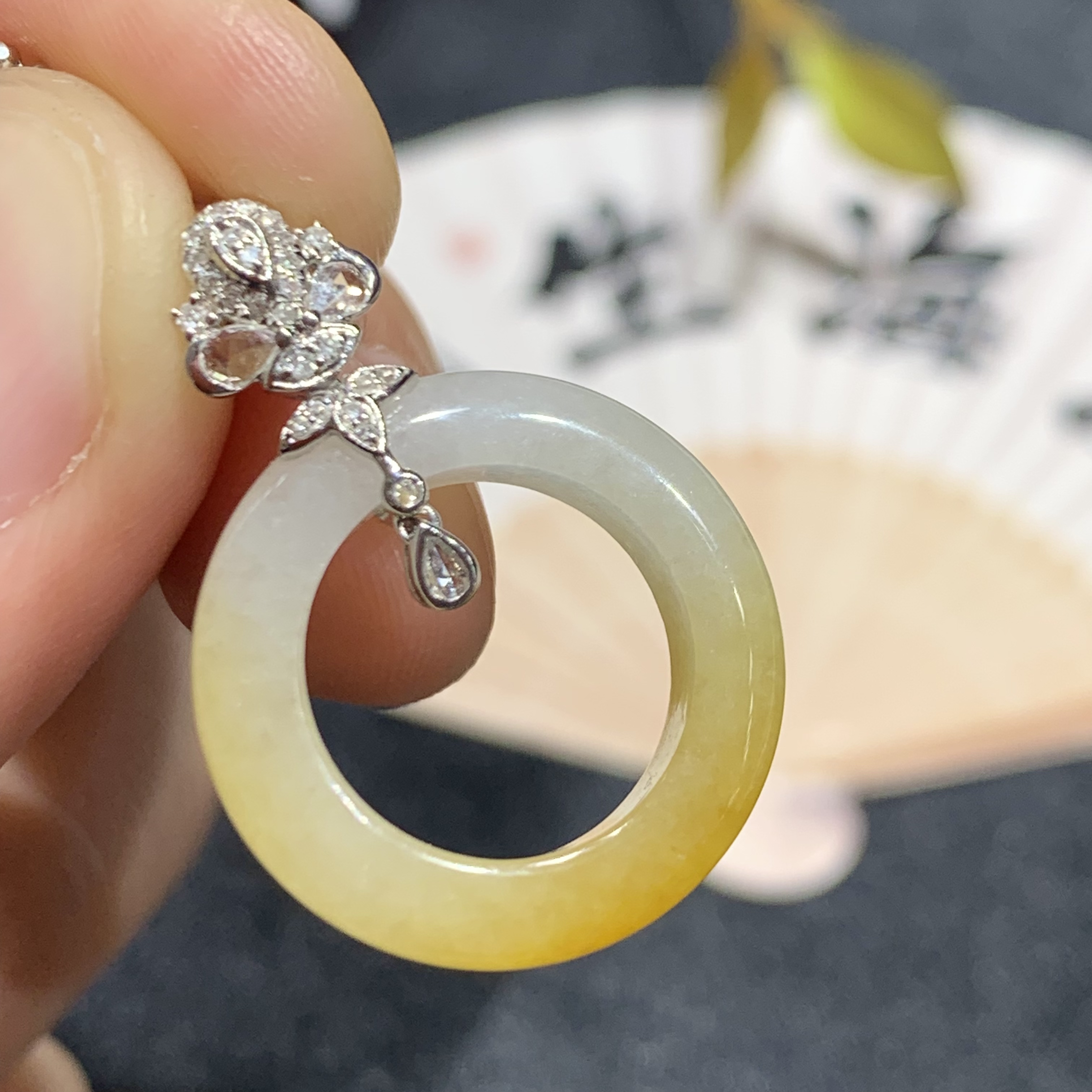 18k金天然A货翡翠精品黄翡甜甜圈吊坠