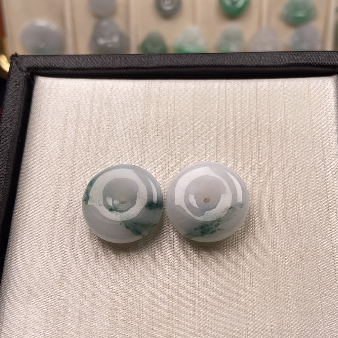 颈饰未镶嵌翡翠平安扣 一对