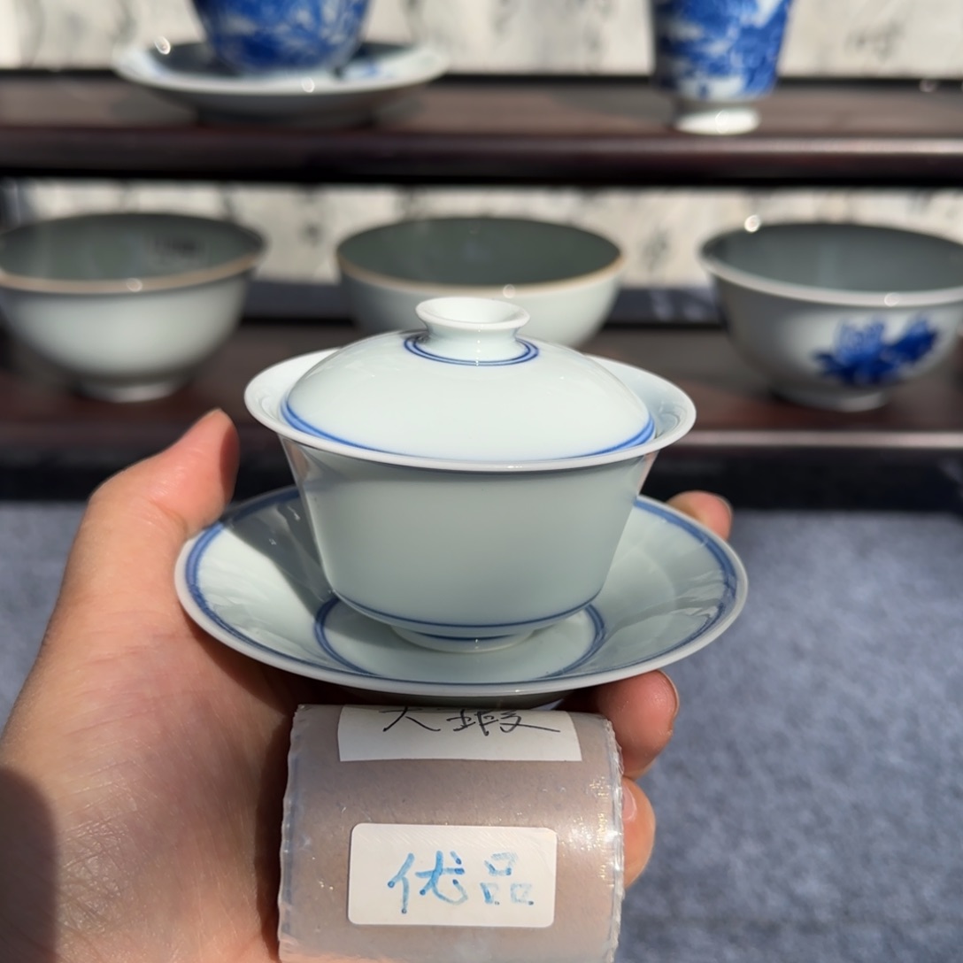 尴尬君君君君君君咯君君了咯哦哦