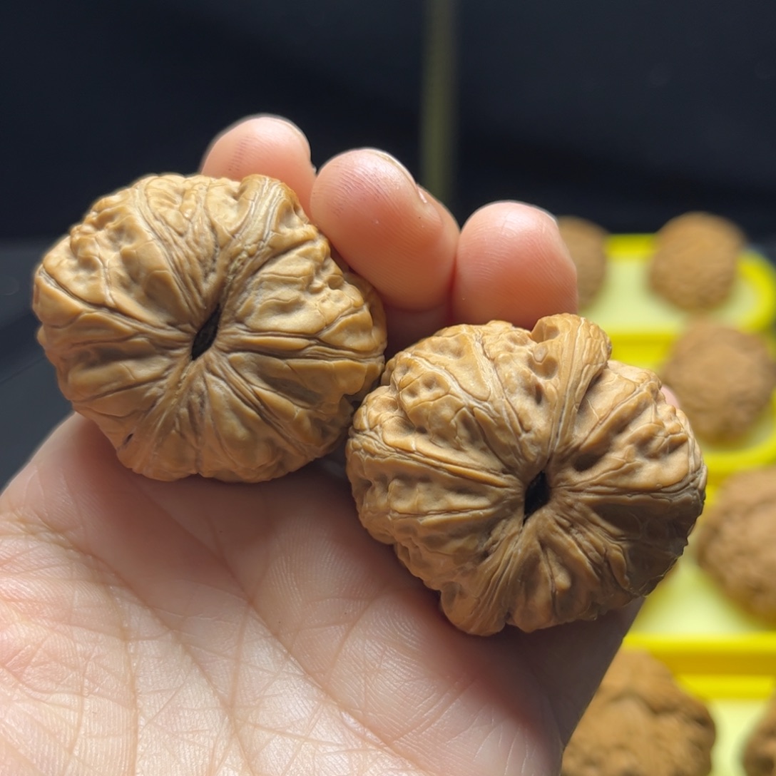 文玩核桃吊坠元宝