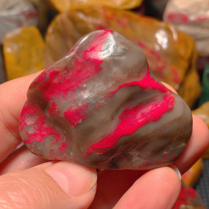 昌化石昌化牛角冻鸡血石