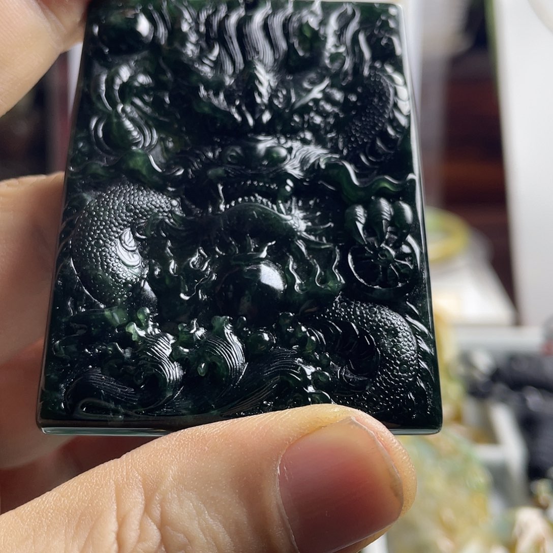 翡翠颈饰未镶嵌翡翠首饰