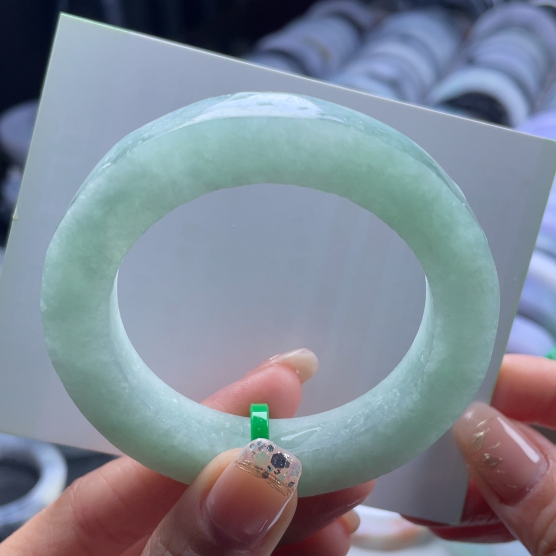 定制翡翠未镶嵌翡翠手镯