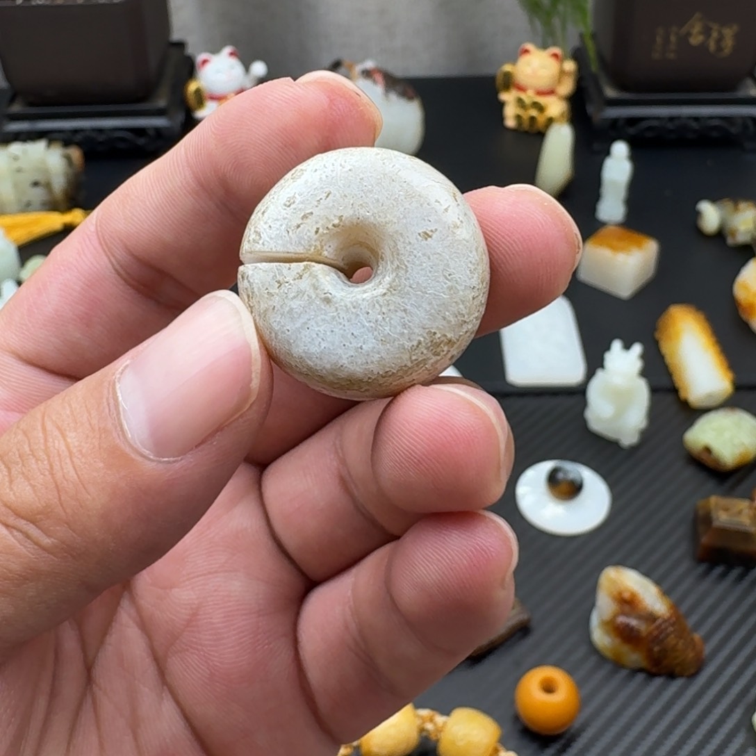 方***姓和田玉（糖玉）未镶嵌颈饰