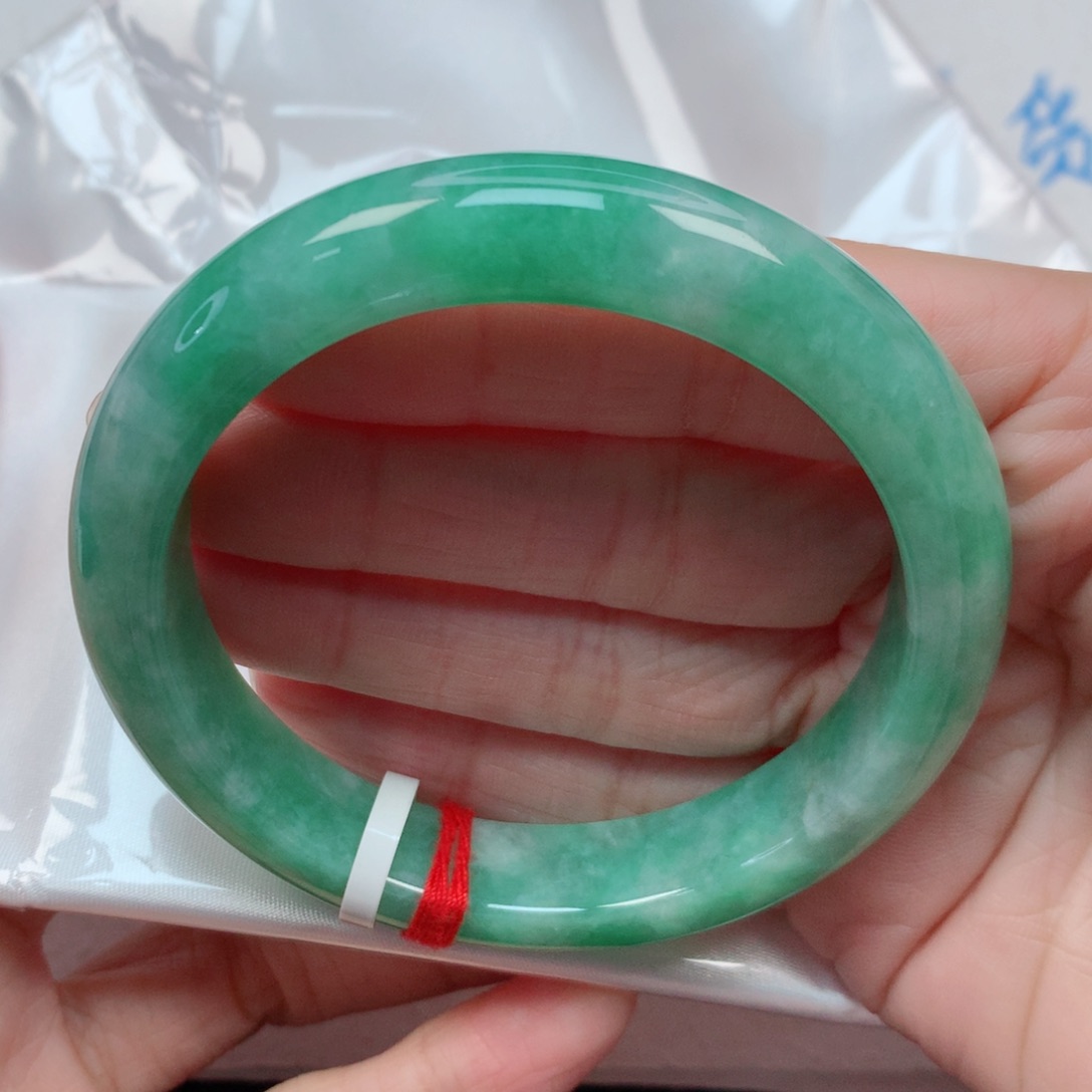 翡翠手镯未镶嵌58圈