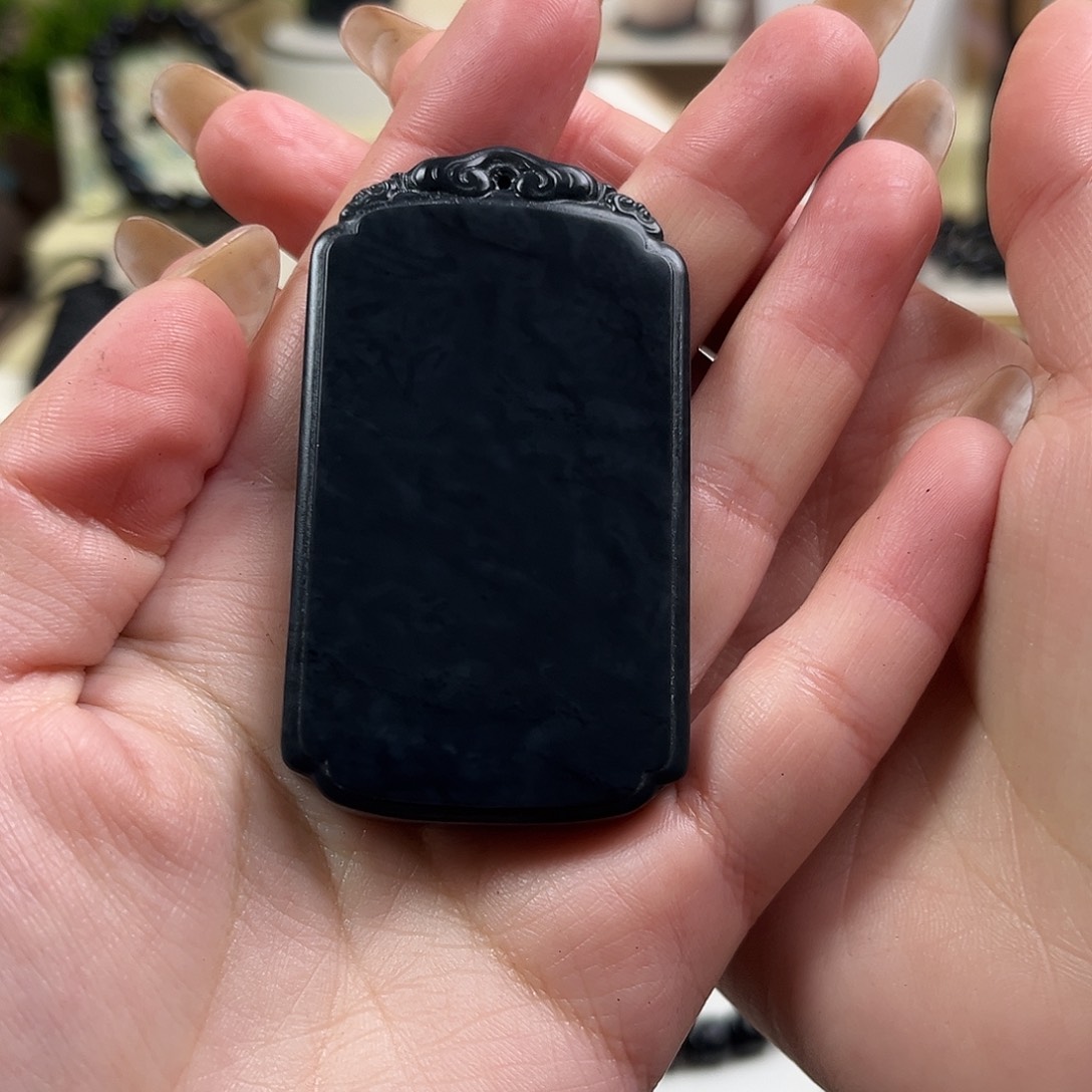 和田玉（墨玉）未镶嵌颈饰47细福利体验