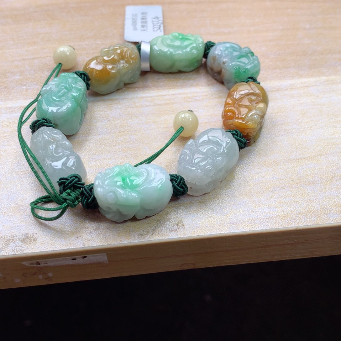 翡翠颈饰未镶嵌吊坠