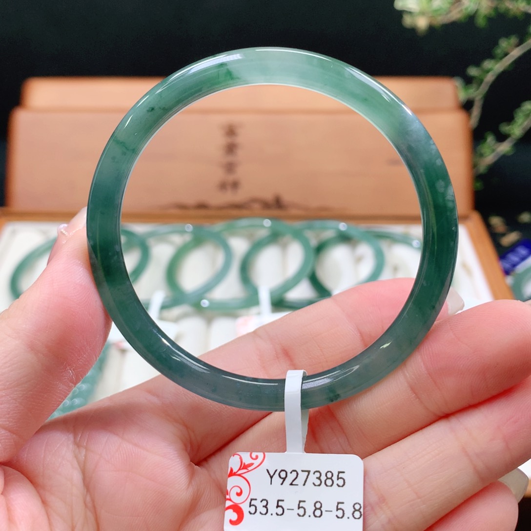 翡翠手镯未镶嵌天然