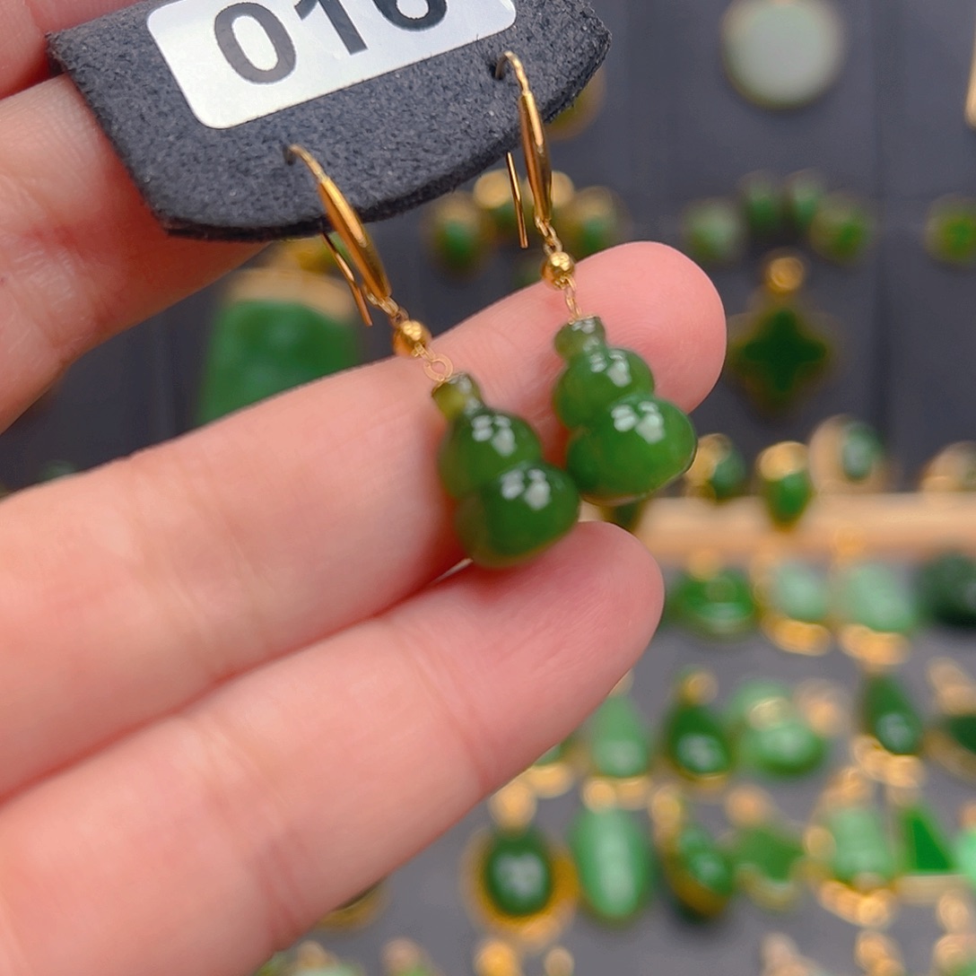 和田玉18K金镶嵌耳饰