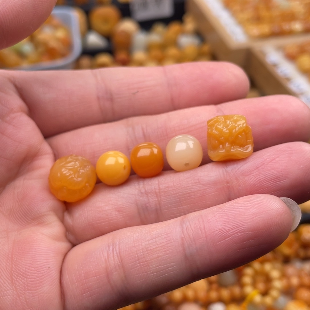 石英质玉（缅黄）颈饰未镶嵌M**瑭