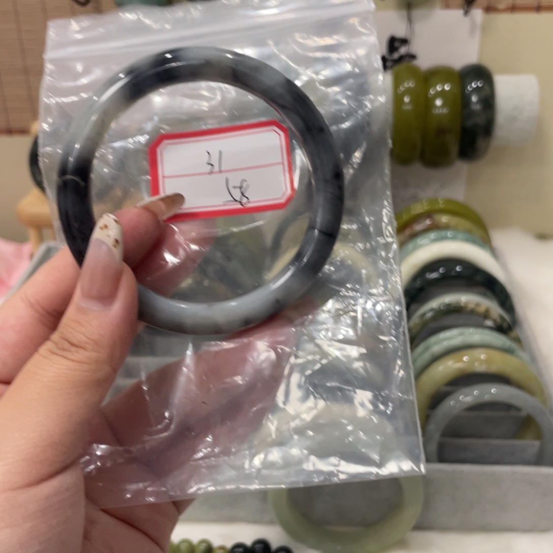 蛇纹石玉手镯未镶嵌