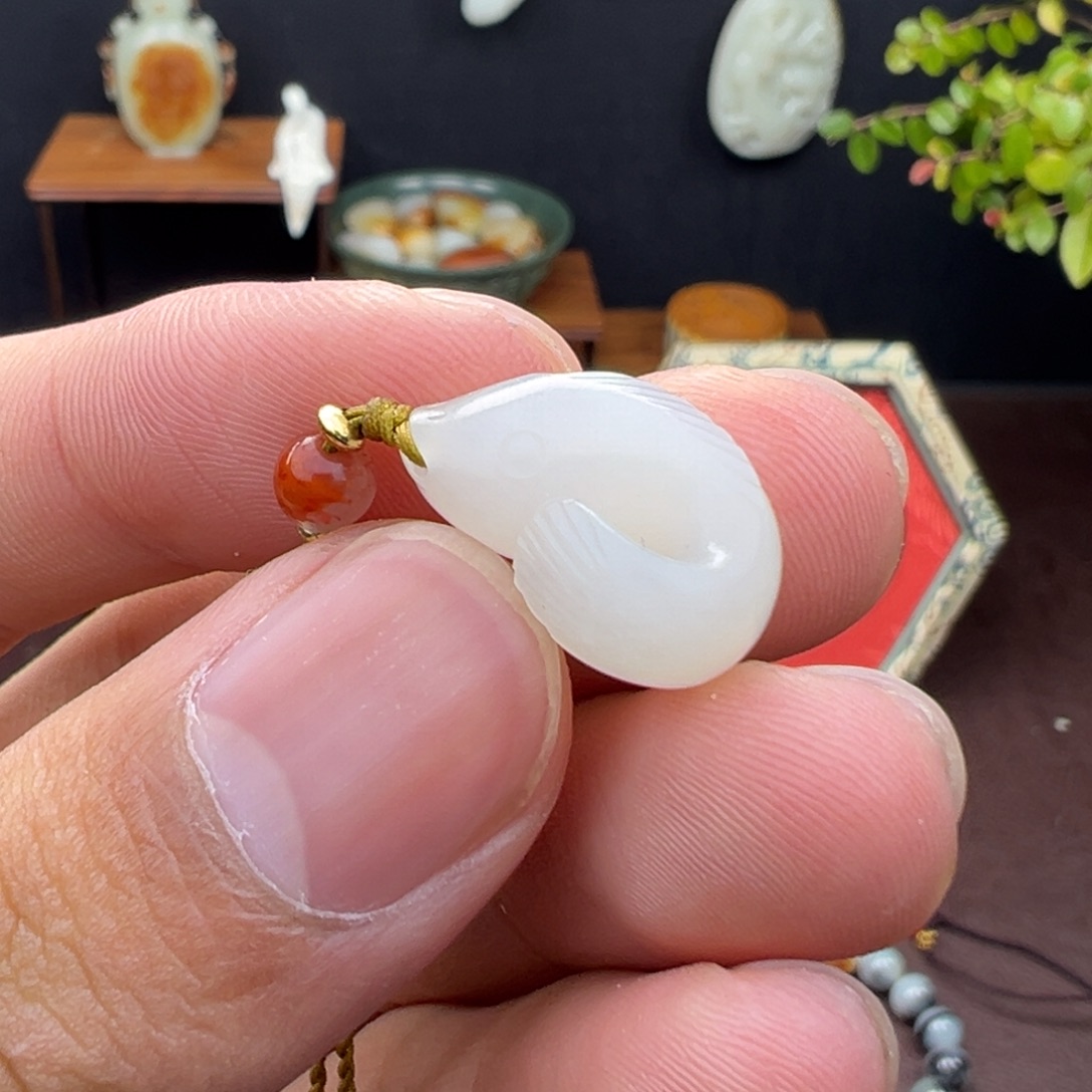和田玉未镶嵌吊坠(不含链)和田玉年年有余