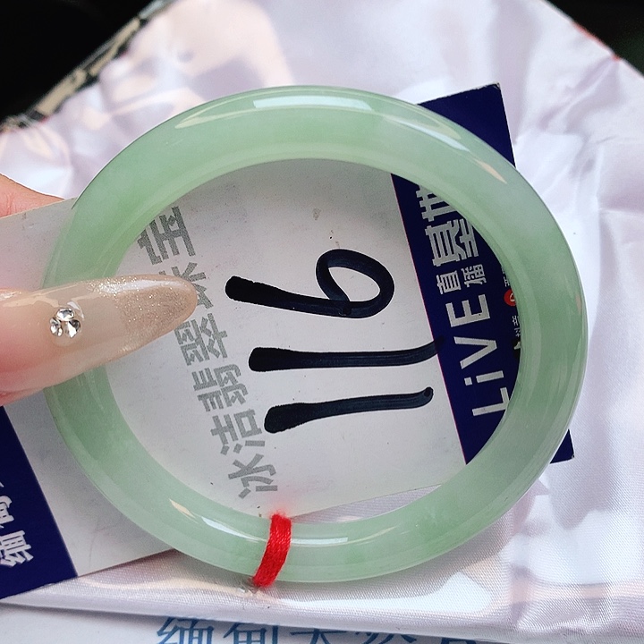 翡翠手镯未镶嵌缅甸天然a货翡翠手镯