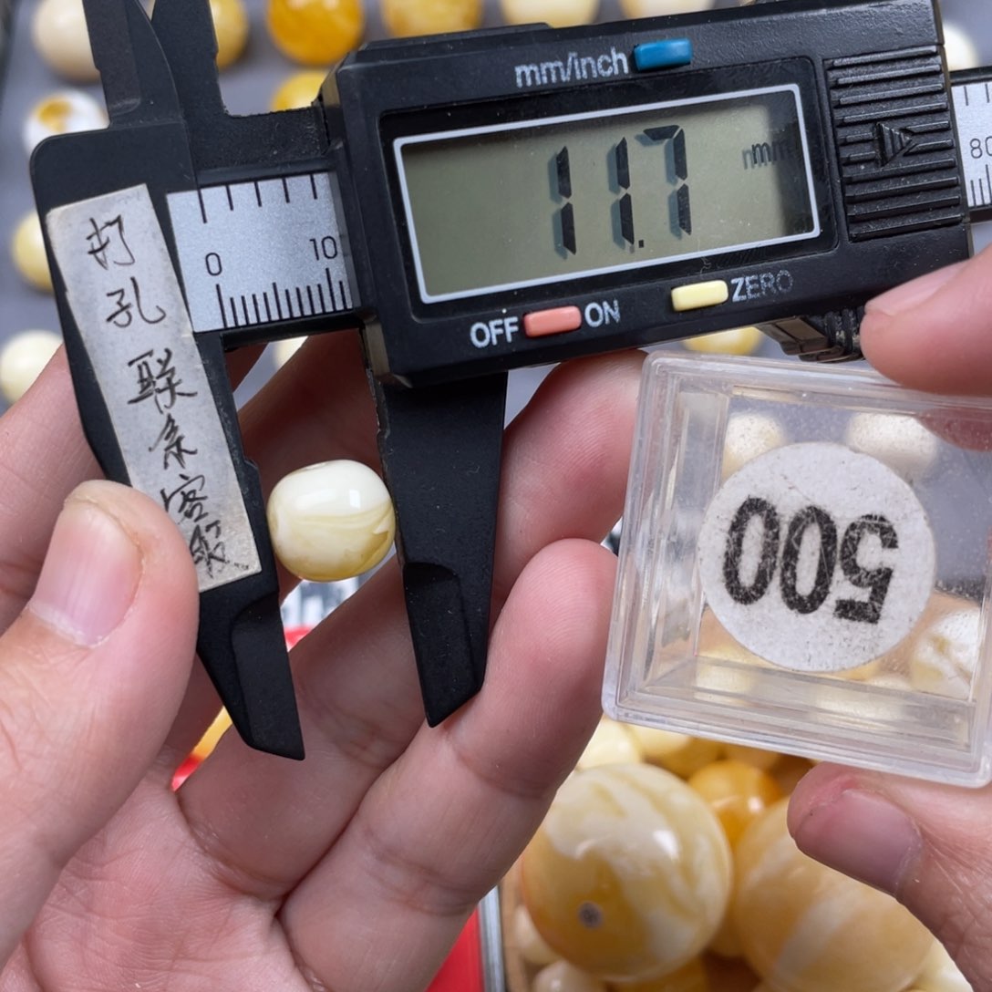 蜜蜡珠宝奇石未镶嵌