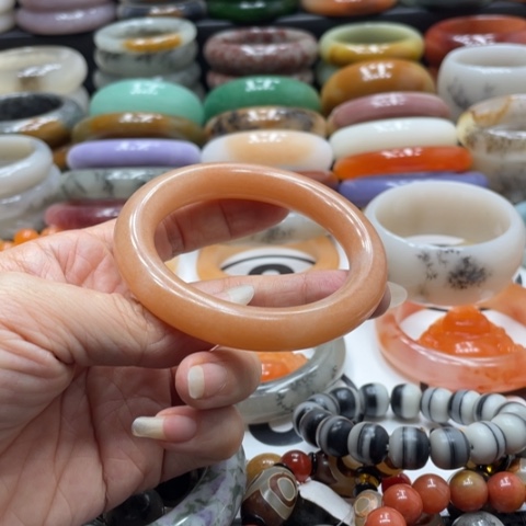 石英岩玉未镶嵌手镯