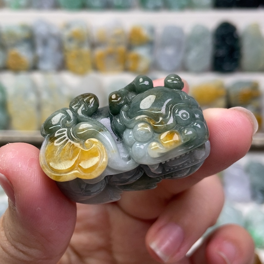 翡翠吊坠(赠链)未镶嵌