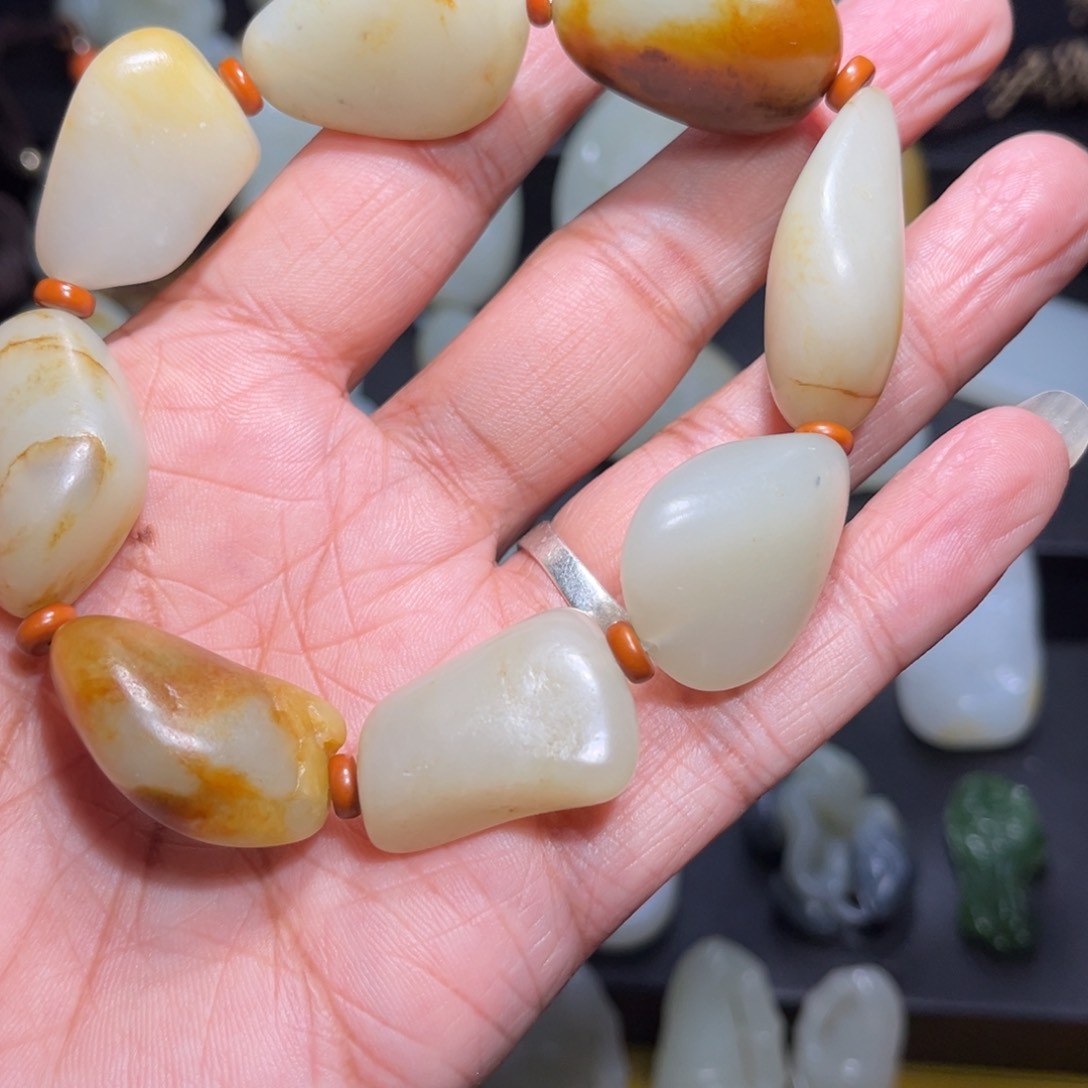 和田玉颈饰未镶嵌j****?