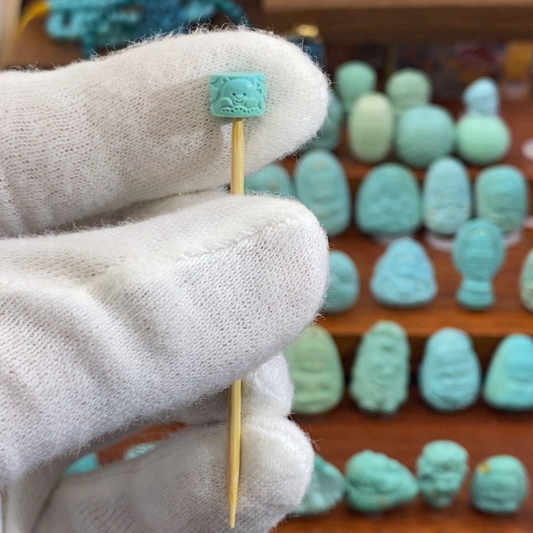 绿松石未镶嵌珠宝奇石