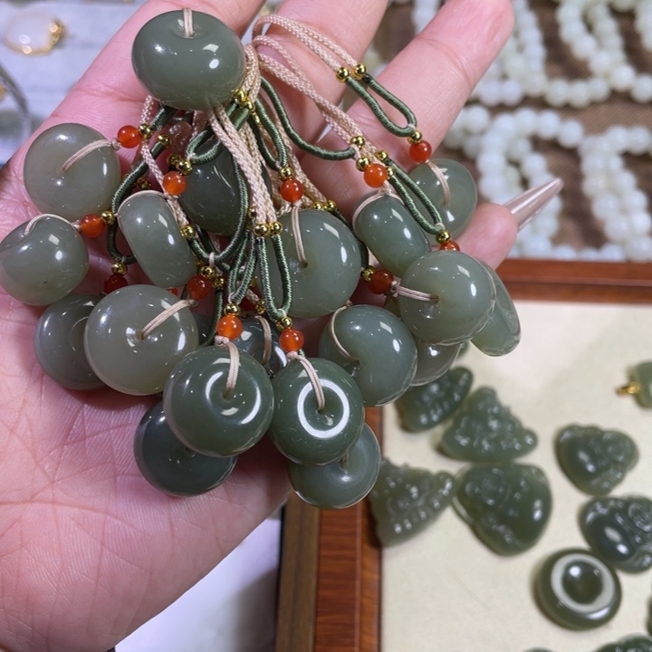 和田玉（糖玉）未镶嵌颈饰