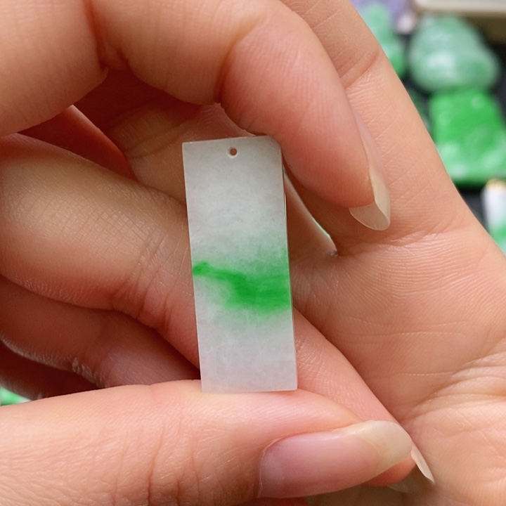 翡翠未镶嵌颈饰吊坠