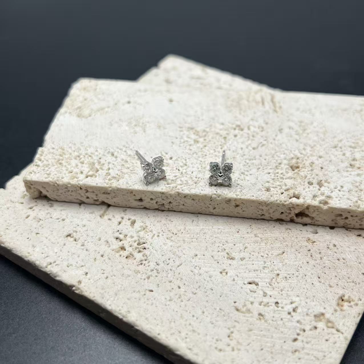 925银莫桑石耳饰 【北野珠宝】S925银莫桑钻四叶草耳钉B47H-255