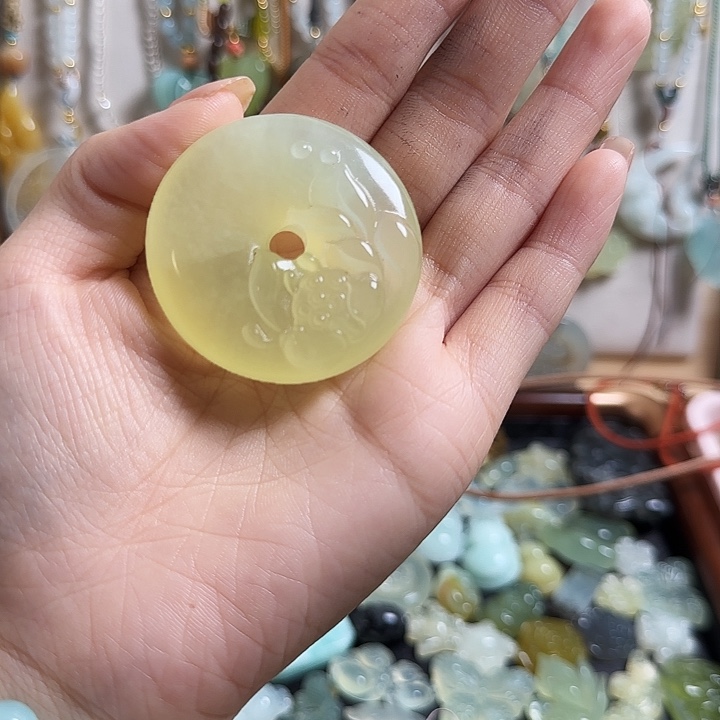 族***族蛇纹石玉合金颈饰