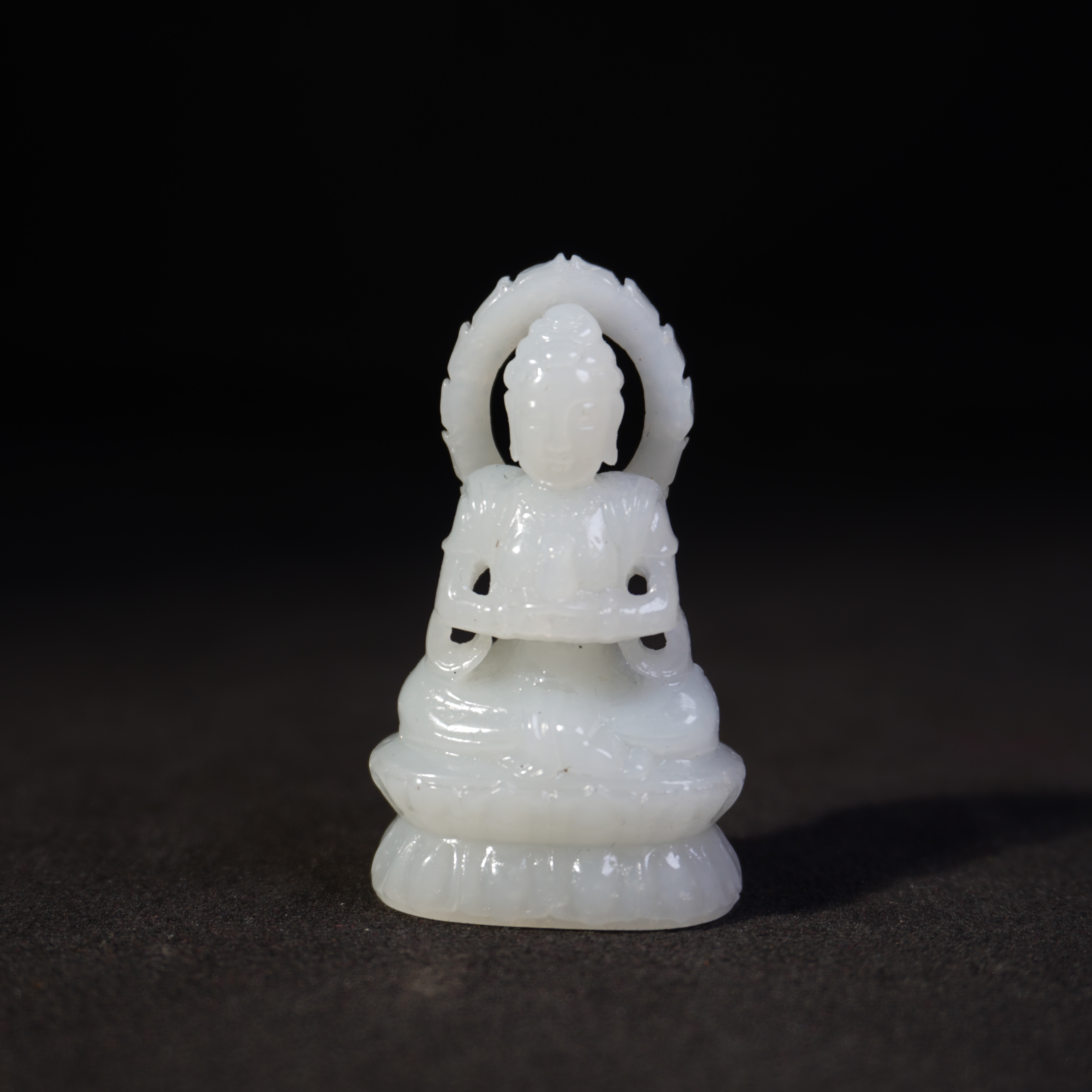 9NU54  清  和田玉观音吊坠