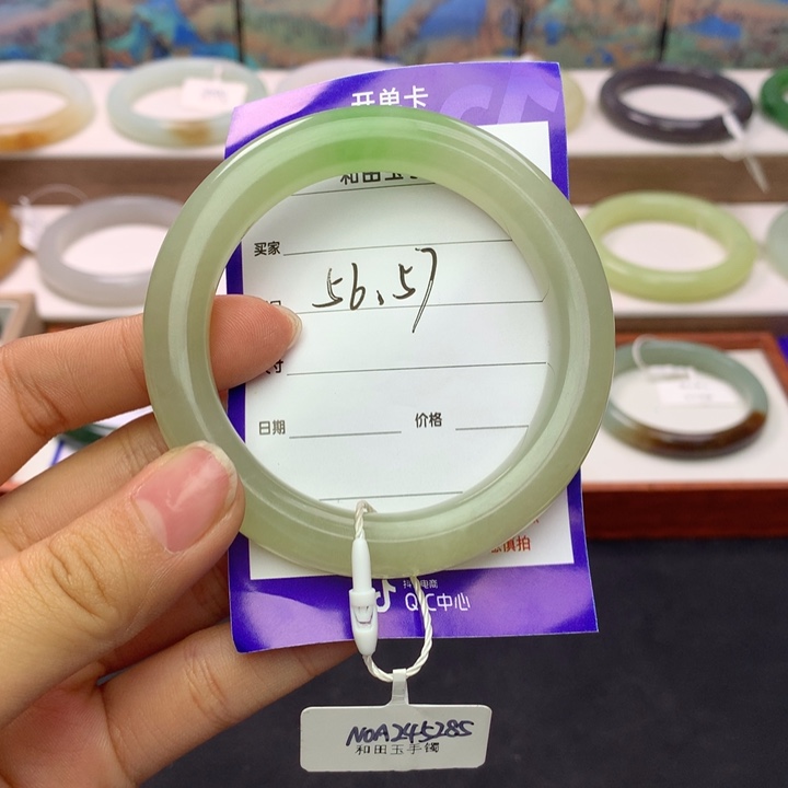 和田玉手镯未镶嵌静**月