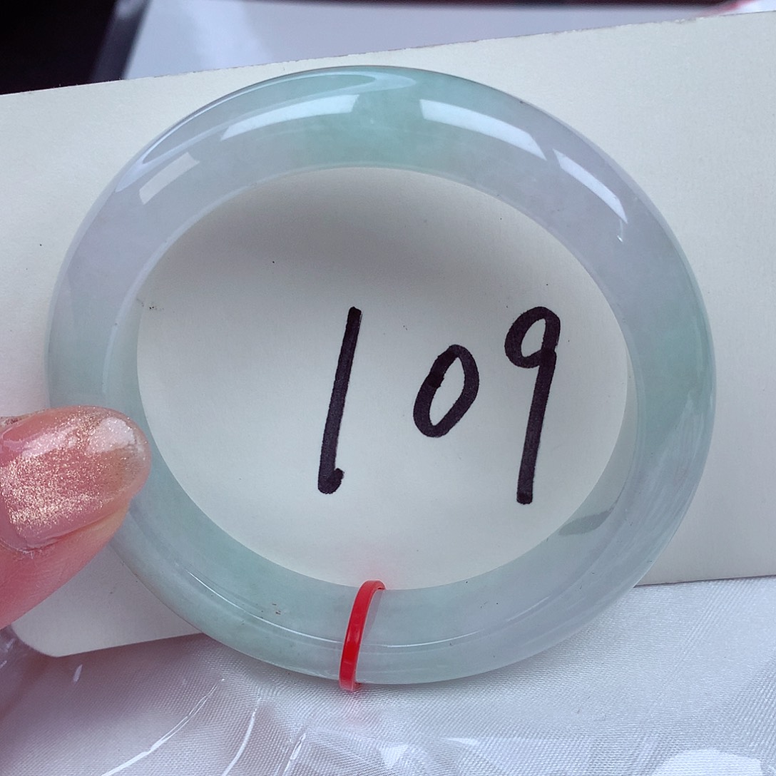 翡翠手镯未镶嵌翡翠