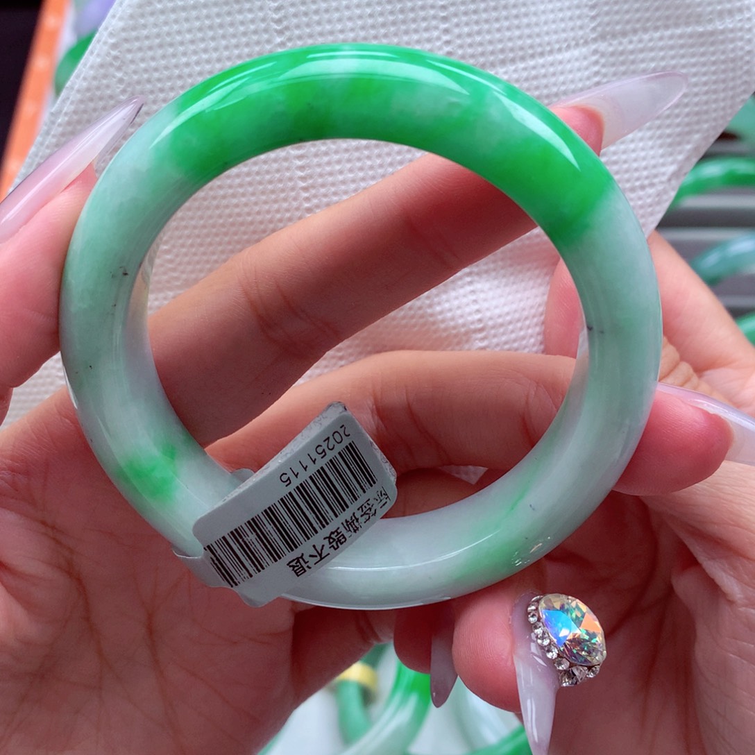 翡翠未镶嵌手镯翡翠