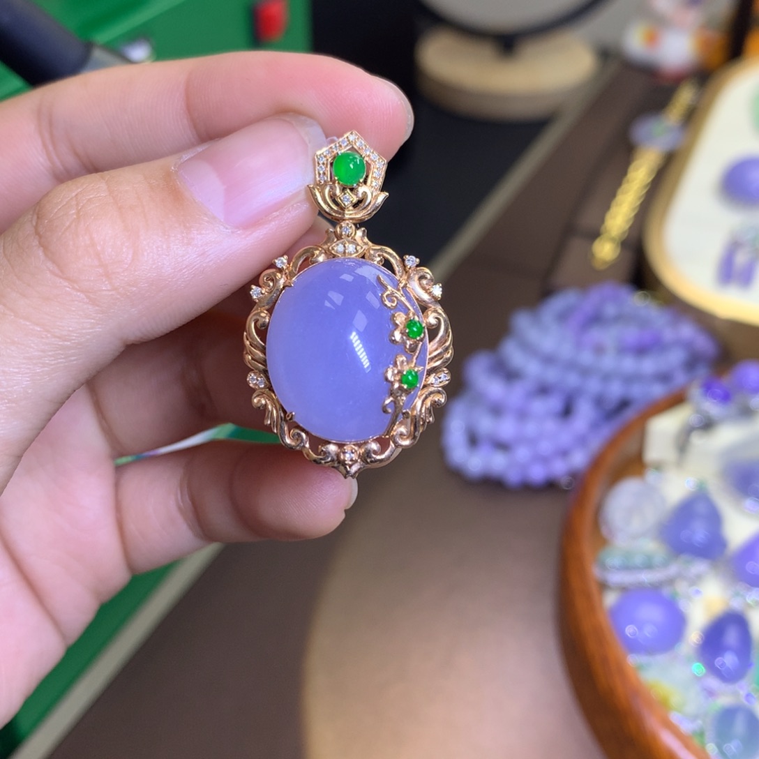 翡翠颈饰18K金镶嵌翡翠